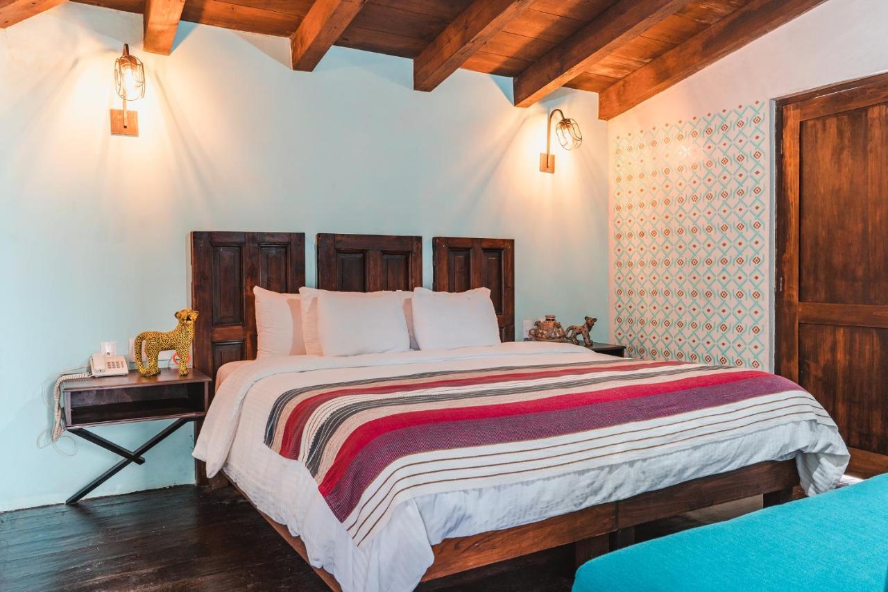 Yox Hotel Boutique San Cristóbal de Las Casas Eksteriør billede A bedroom at the hotel
