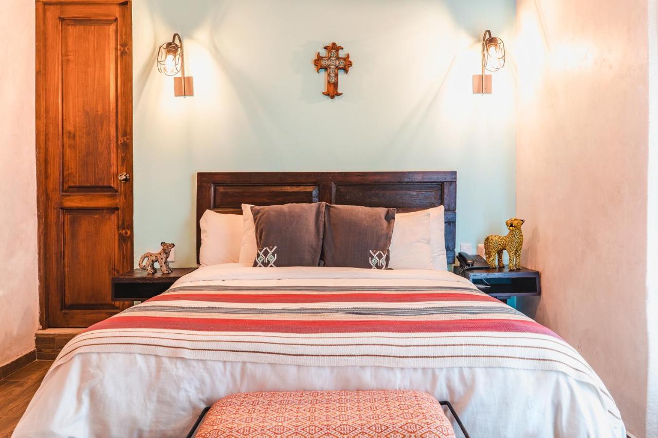 Yox Hotel Boutique San Cristóbal de Las Casas Eksteriør billede A bedroom at the hotel