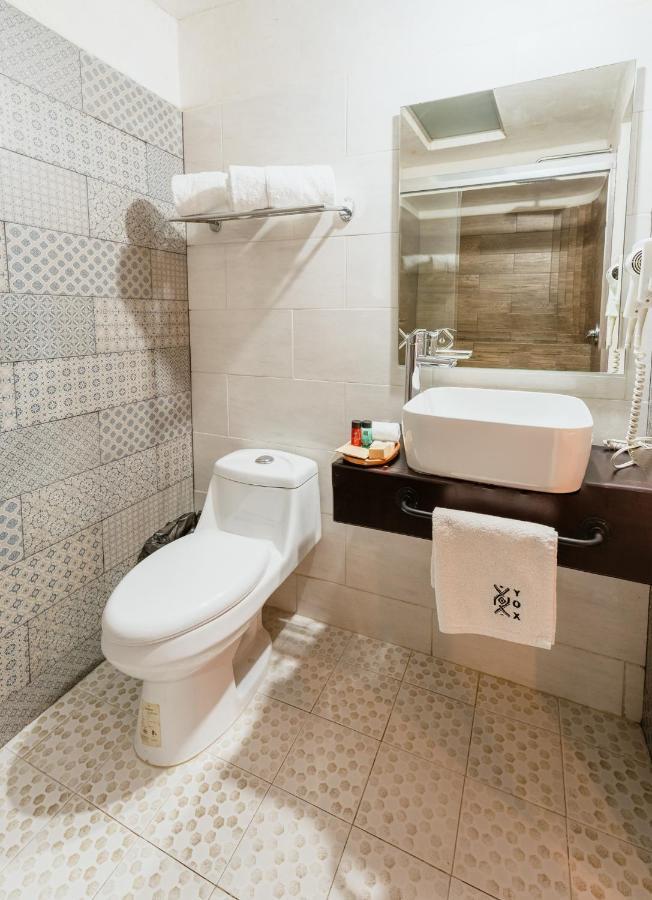 Yox Hotel Boutique San Cristóbal de Las Casas Eksteriør billede Bathroom