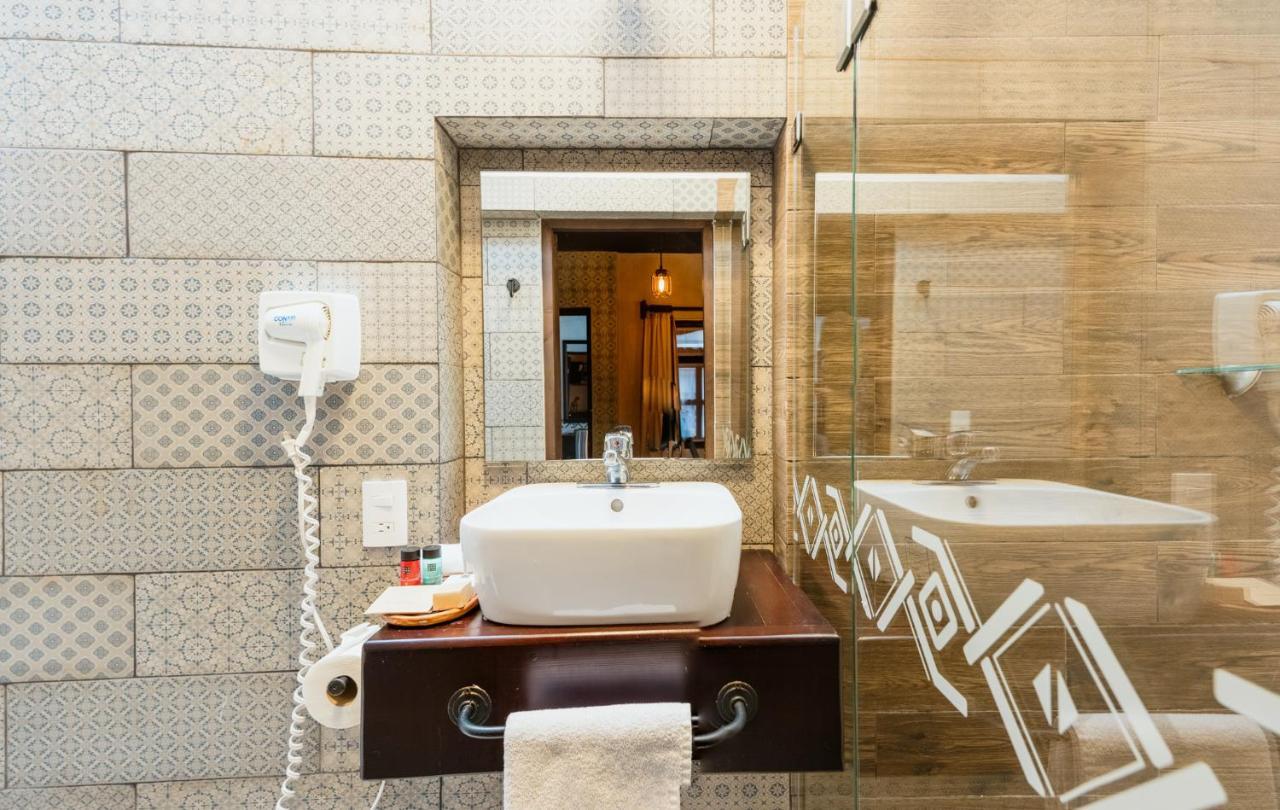Yox Hotel Boutique San Cristóbal de Las Casas Eksteriør billede Bathroom
