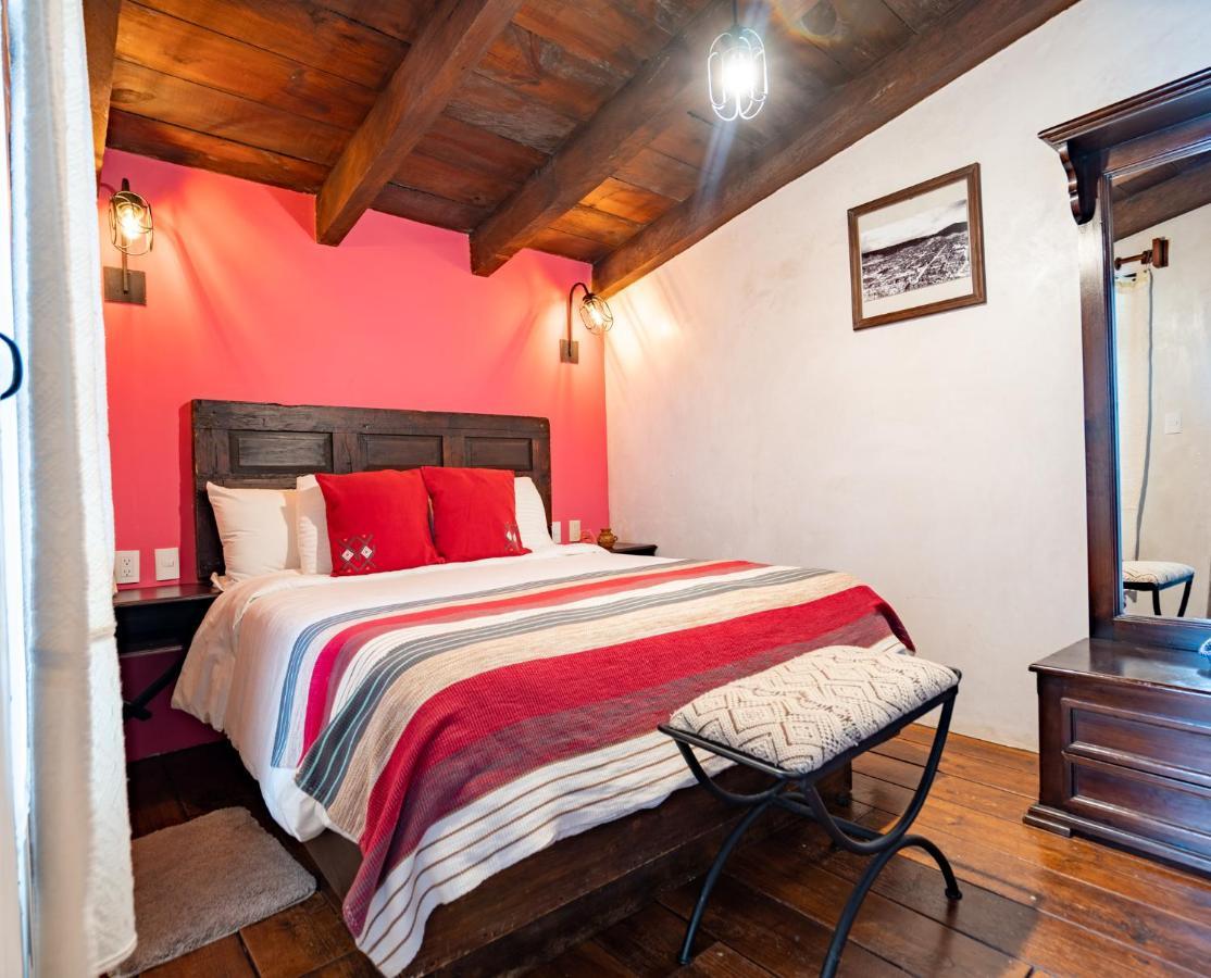 Yox Hotel Boutique San Cristóbal de Las Casas Eksteriør billede A bedroom at the hotel