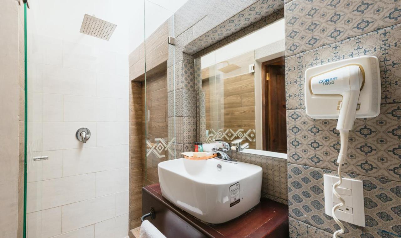 Yox Hotel Boutique San Cristóbal de Las Casas Eksteriør billede Bathroom