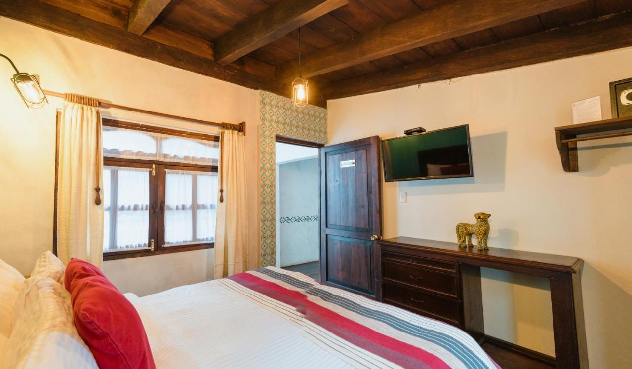 Yox Hotel Boutique San Cristóbal de Las Casas Eksteriør billede A bedroom at the hotel